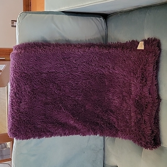 𝅺domain purple 💜 blanket. 66 x 48.  Shag. Nice and soft. - Picture 1 of 5